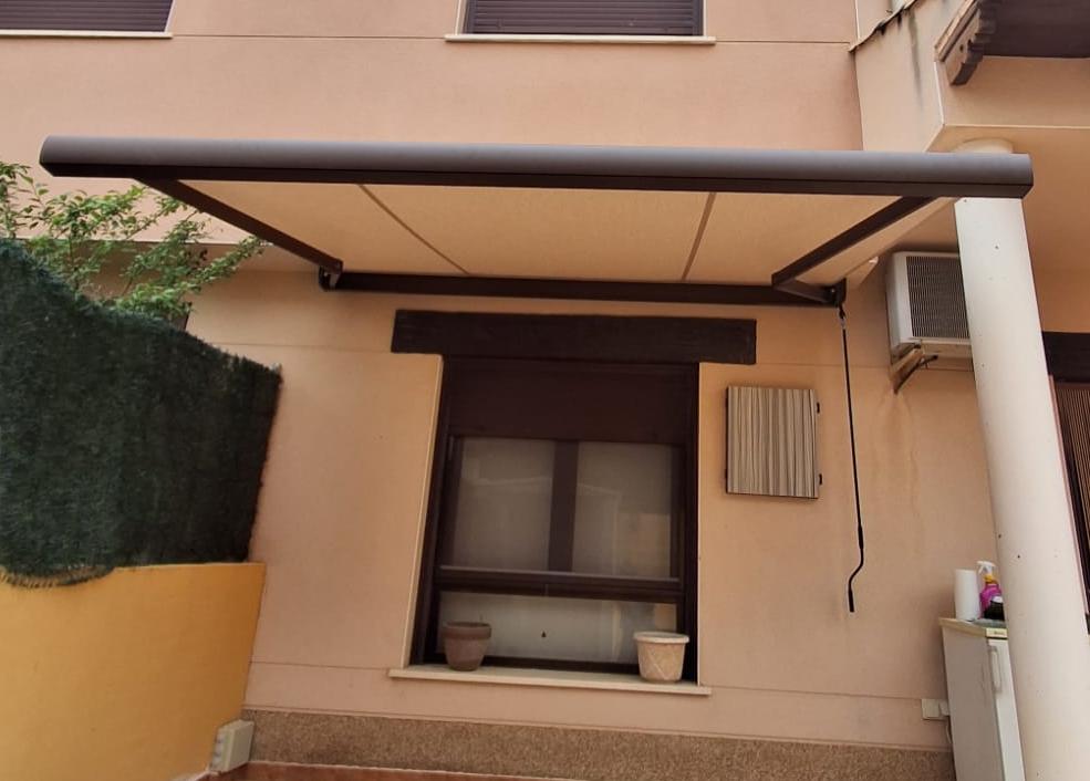 Instalaciones de toldos cofre extensibles