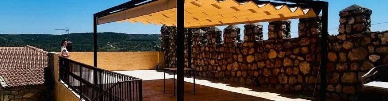 Instalación de una pérgola modelo Tarragona autoportante con doble portería