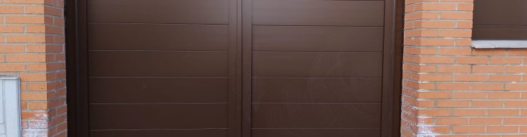 Instalaciones reales de puertas de aluminio soldado modelo Segovia